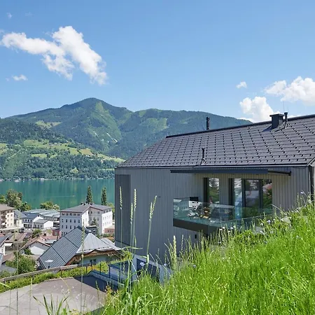 Bear & Bison View Apartment
