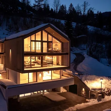 Bear & Bison View Apartment