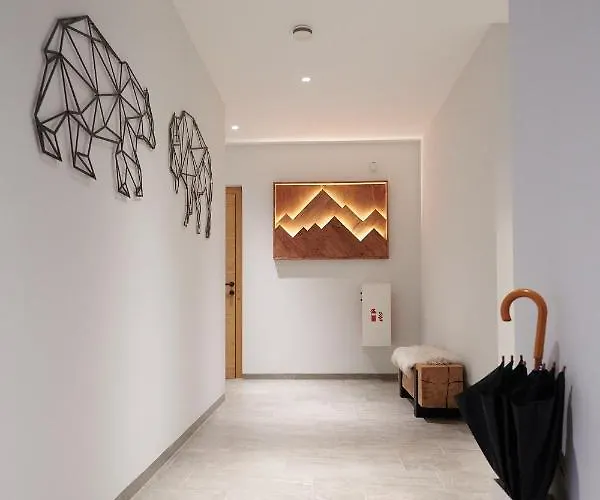 Bear & Bison View Целль-ам-Зе